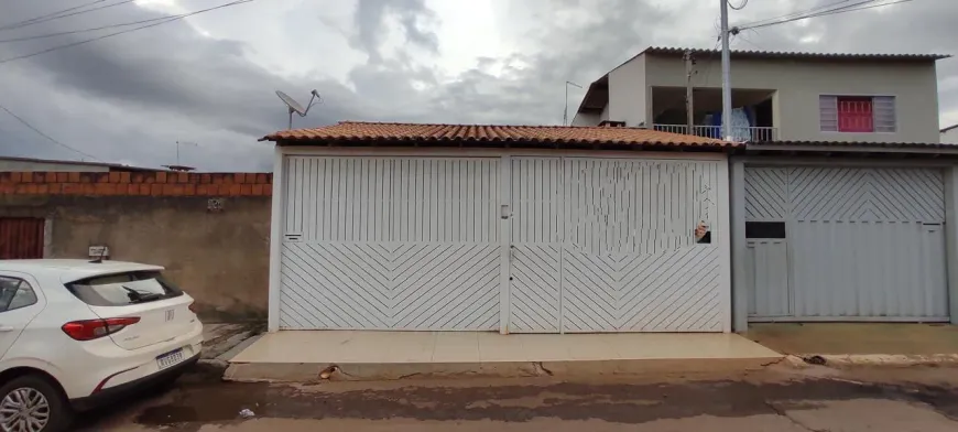 Foto 1 de Casa com 2 Quartos à venda, 130m² em Santa Maria, Brasília