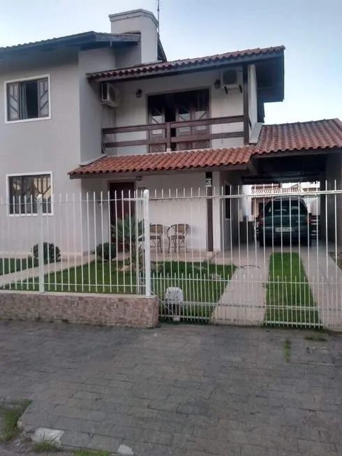 Foto 1 de Casa com 3 Quartos à venda, 160m² em Cidade Universitaria Pedra Branca, Palhoça