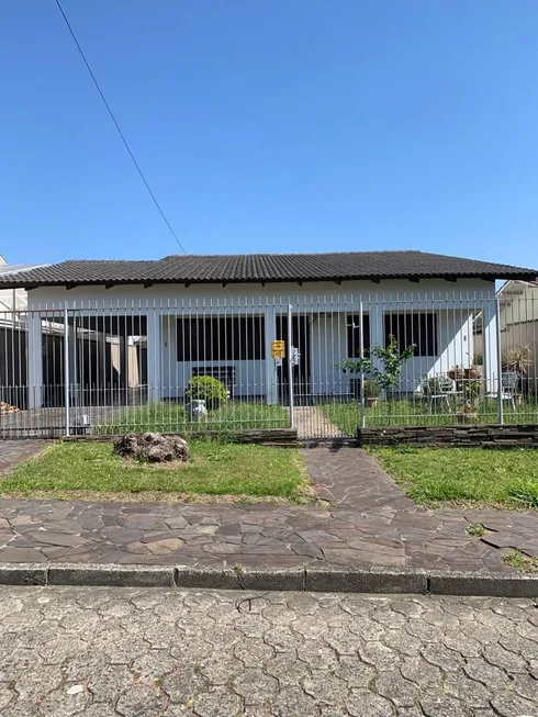 Foto 1 de Casa com 3 Quartos à venda, 219m² em Mina do Mato, Criciúma