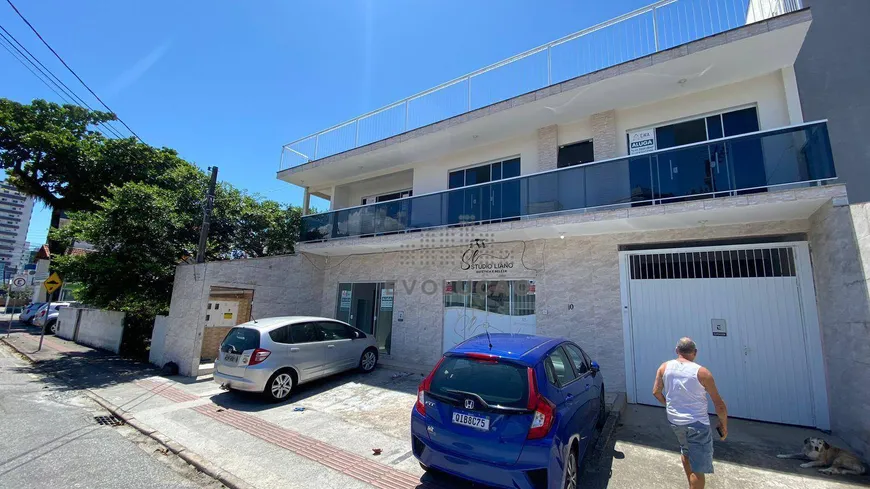 Foto 1 de Casa com 3 Quartos para alugar, 160m² em Kobrasol, São José