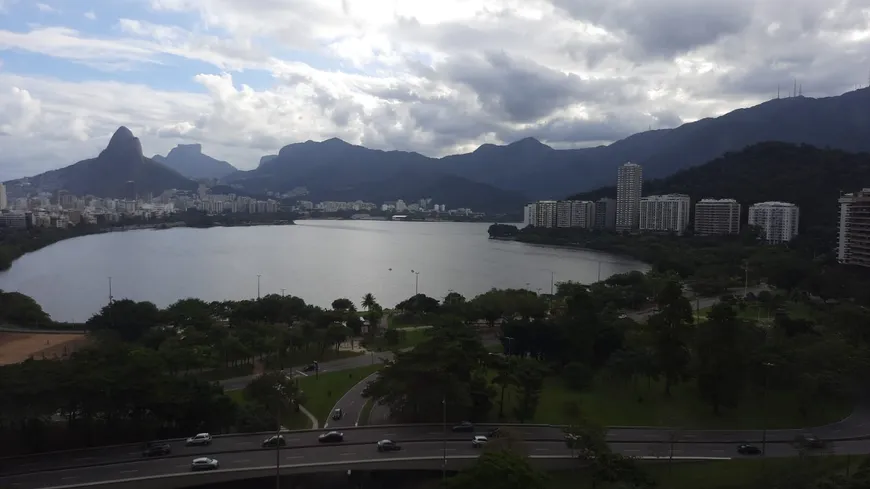 Foto 1 de Apartamento com 4 Quartos à venda, 180m² em Lagoa, Rio de Janeiro