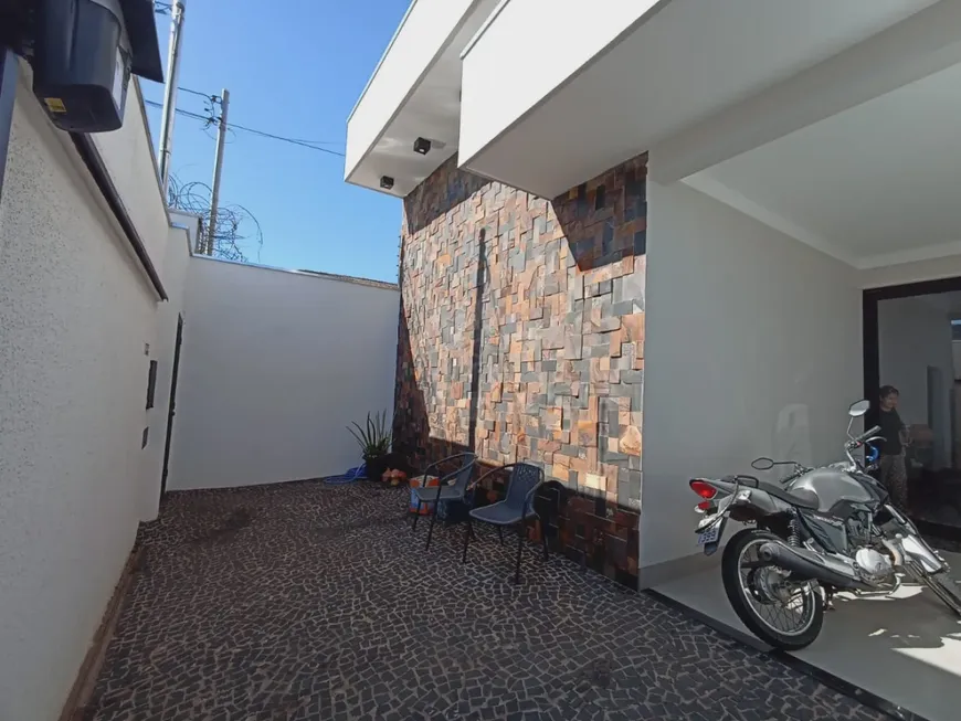 Foto 1 de Casa com 3 Quartos à venda, 220m² em Alto Umuarama, Uberlândia