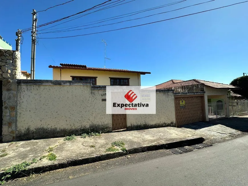 Foto 1 de Casa com 4 Quartos à venda, 250m² em Planalto, Belo Horizonte