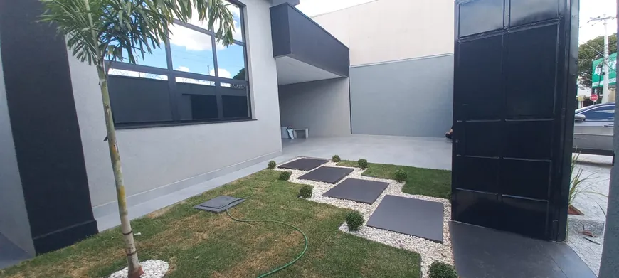 Foto 1 de Casa com 3 Quartos à venda, 242m² em Jardim América, Goiânia