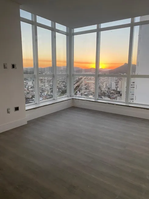 Foto 1 de Apartamento com 4 Quartos à venda, 191m² em Centro, Balneário Camboriú