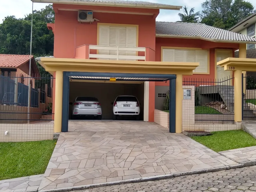 Foto 1 de Casa com 3 Quartos à venda, 340m² em São Luiz, Criciúma