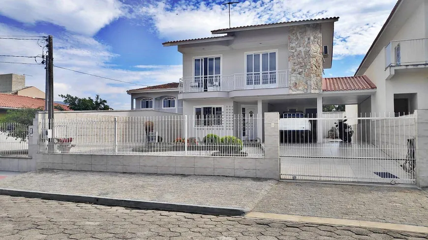 Foto 1 de Casa com 3 Quartos à venda, 209m² em Centro, Palhoça