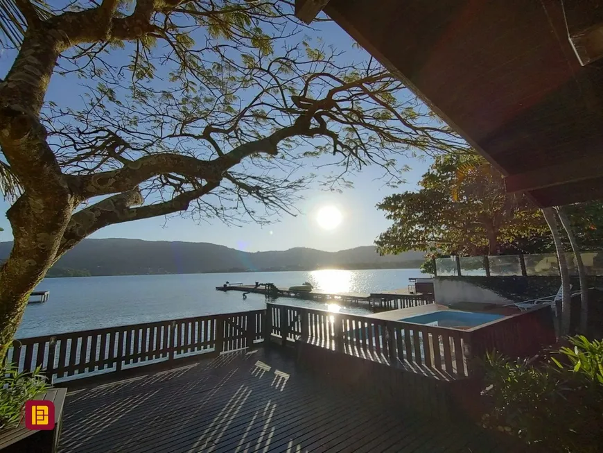 Foto 1 de Casa com 5 Quartos à venda, 201m² em Lagoa da Conceição, Florianópolis