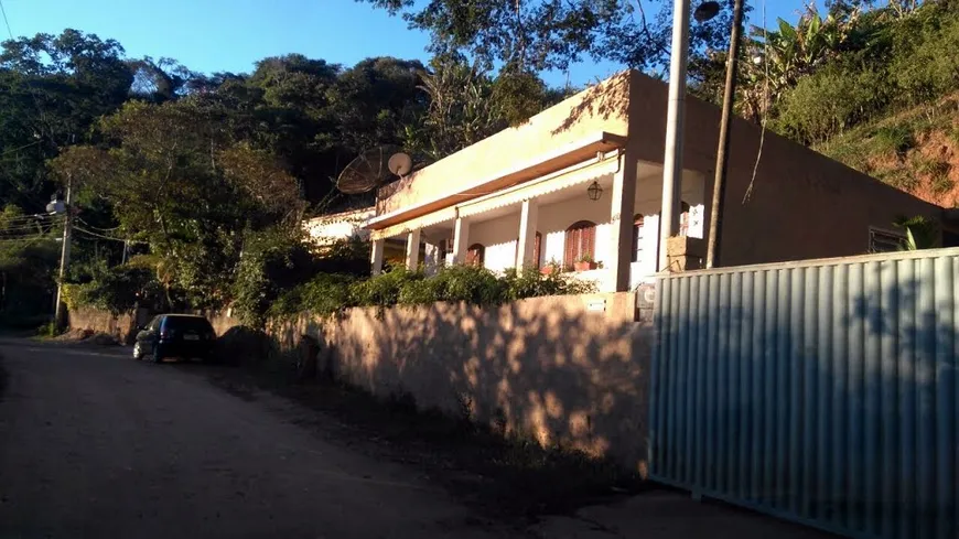 Foto 1 de Casa com 3 Quartos à venda, 587m² em Parque Guararapes, Miguel Pereira