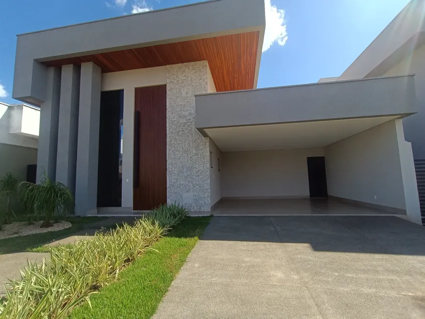 Foto 1 de Casa de Condomínio com 4 Quartos à venda, 218m² em Residencial Goiânia Golfe Clube, Goiânia
