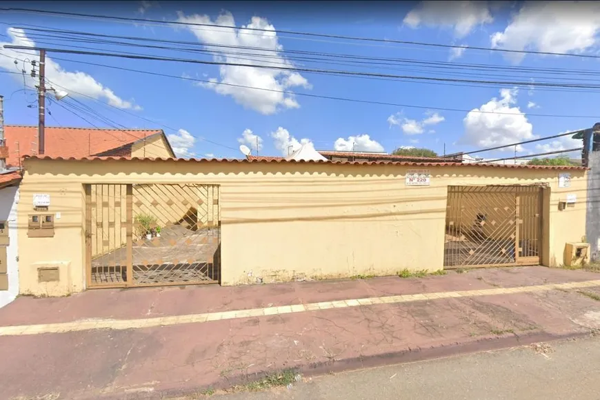 Foto 1 de Casa com 3 Quartos à venda, 205m² em Jardim Santo Antônio, Goiânia