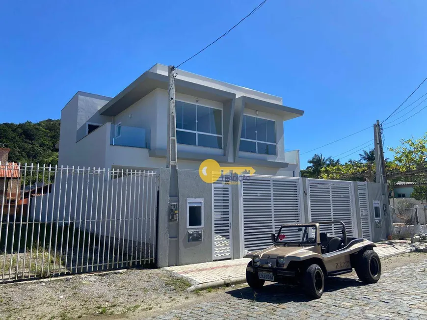 Foto 1 de Casa de Condomínio com 3 Quartos à venda, 155m² em Morrinhos, Bombinhas