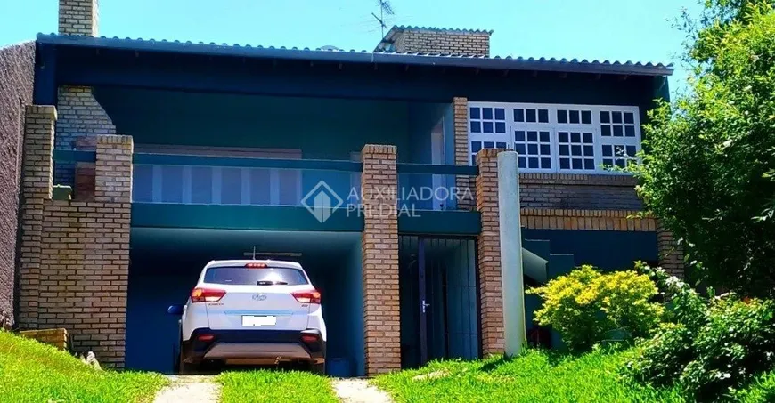 Foto 1 de Casa com 4 Quartos à venda, 200m² em Espiríto Santo, Porto Alegre