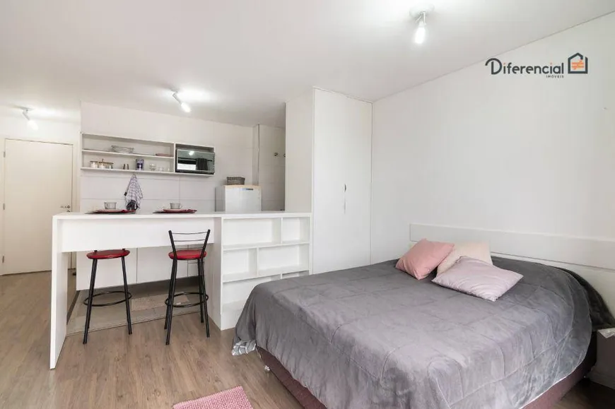 Foto 1 de Apartamento com 1 Quarto à venda, 34m² em Champagnat, Curitiba