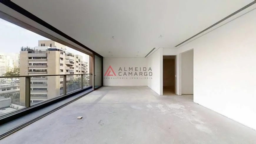 Foto 1 de Apartamento com 3 Quartos à venda, 229m² em Itaim Bibi, São Paulo