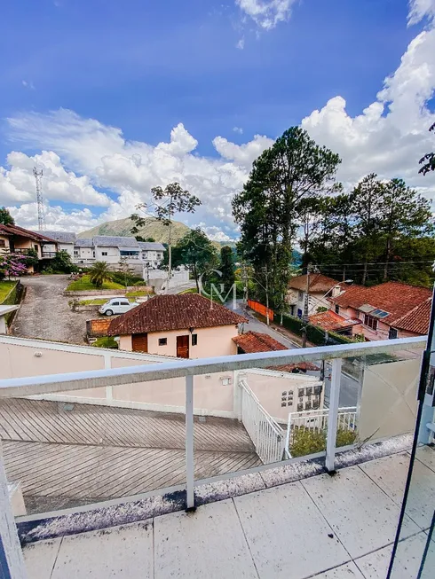 Foto 1 de Casa de Condomínio com 3 Quartos à venda, 90m² em Granja Guarani, Teresópolis