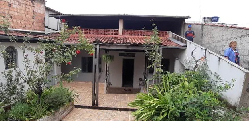 Foto 1 de Casa com 2 Quartos à venda, 184m² em Vila Pérola, Contagem