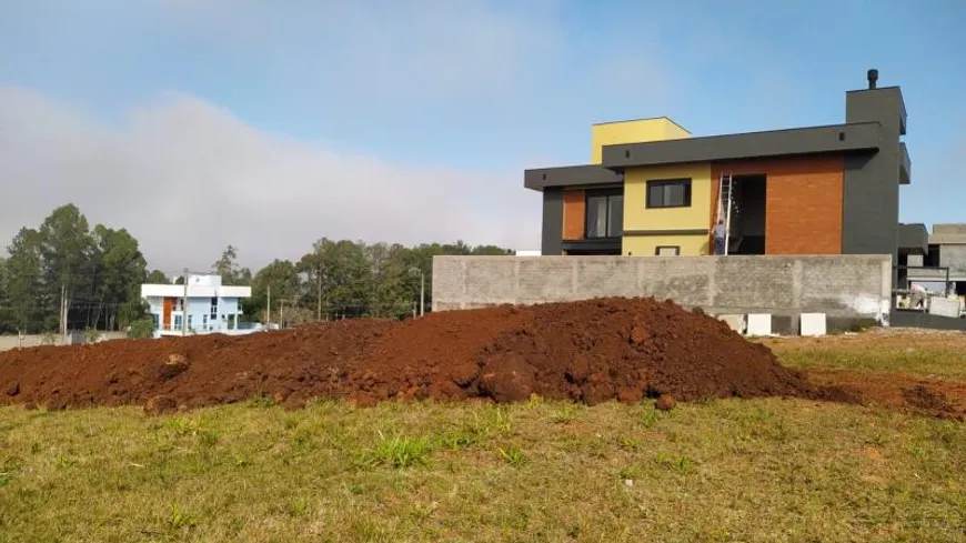 Foto 1 de Lote/Terreno à venda, 300m² em Tomazetti, Santa Maria