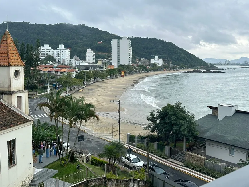 Foto 1 de Apartamento com 1 Quarto à venda, 60m² em Cabeçudas, Itajaí