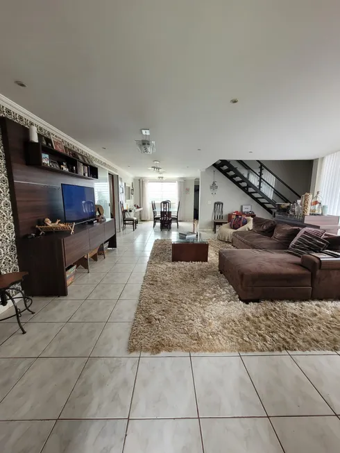 Foto 1 de Casa de Condomínio com 7 Quartos à venda, 402m² em Ville Des Lacs, Nova Lima