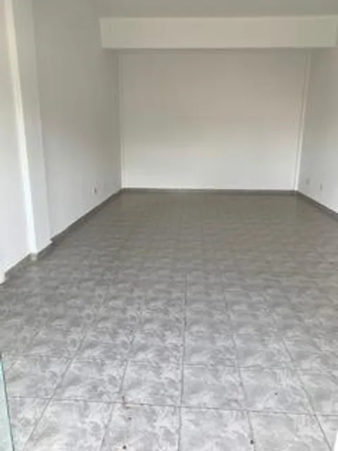 Foto 1 de Ponto Comercial para alugar, 30m² em Boa Vista, Curitiba