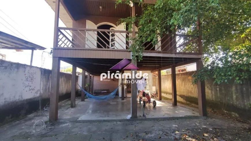 Foto 1 de Sobrado com 6 Quartos à venda, 180m² em Getuba, Caraguatatuba