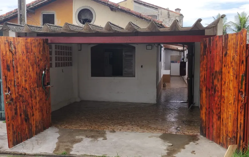 Foto 1 de Casa com 2 Quartos à venda, 58m² em Suarão, Itanhaém