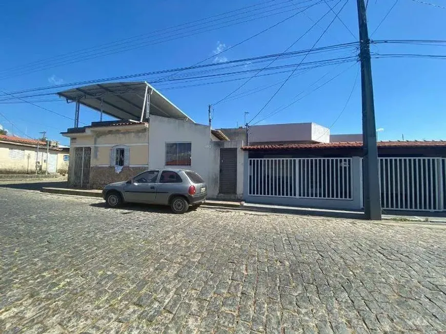 Foto 1 de Casa com 3 Quartos à venda, 176m² em Padre Remaclo Foxius, Formiga