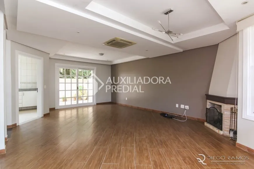 Foto 1 de Casa de Condomínio com 4 Quartos à venda, 272m² em Chácara das Pedras, Porto Alegre