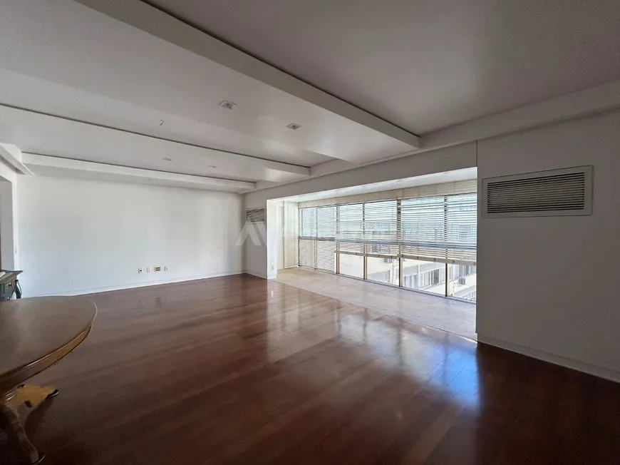 Foto 1 de Apartamento com 3 Quartos à venda, 257m² em Leblon, Rio de Janeiro