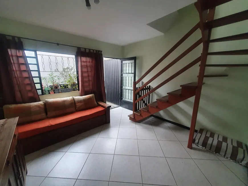 Foto 1 de Casa com 2 Quartos à venda, 79m² em Concórdia, Belo Horizonte