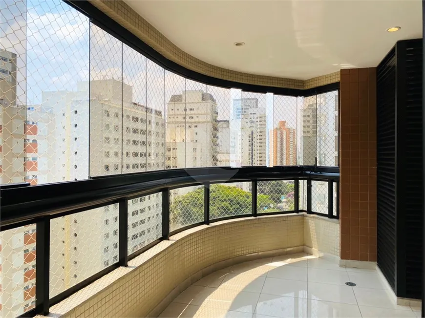 Foto 1 de Apartamento com 2 Quartos à venda, 200m² em Moema, São Paulo