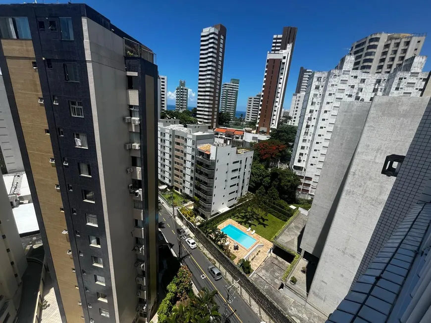 Foto 1 de Apartamento com 3 Quartos para alugar, 110m² em Jardim Apipema, Salvador