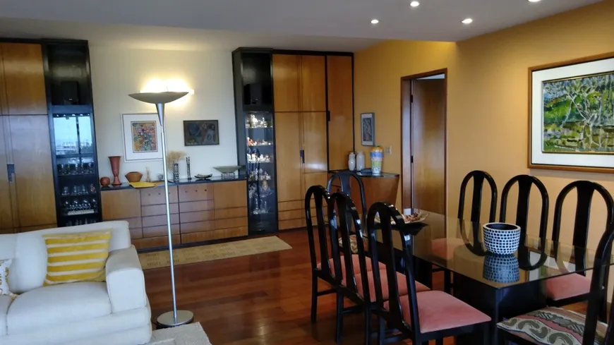 Foto 1 de Casa com 3 Quartos à venda, 721m² em Mangabeiras, Belo Horizonte