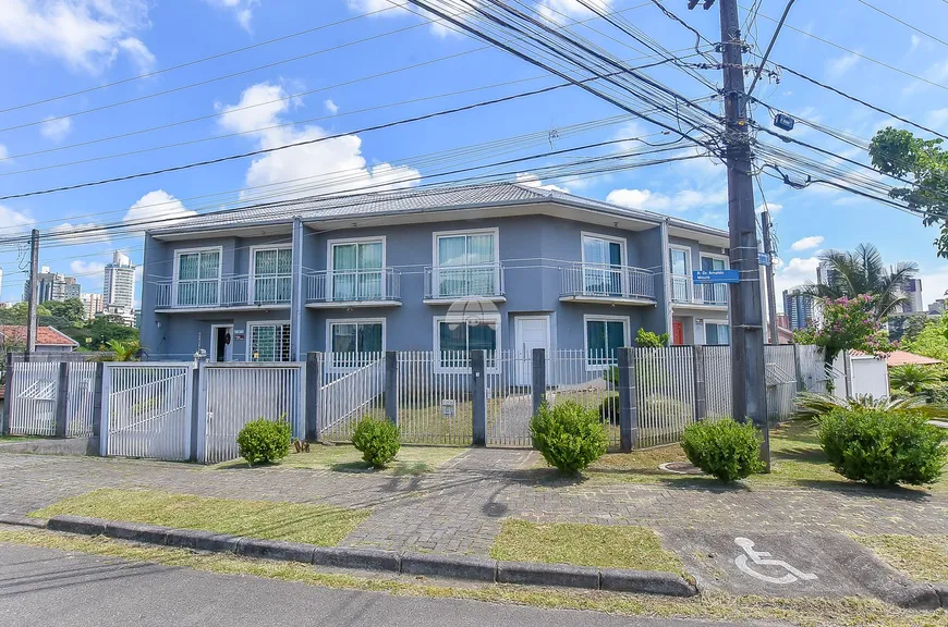 Foto 1 de Sobrado com 3 Quartos à venda, 224m² em Mossunguê, Curitiba