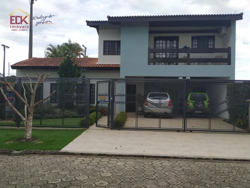 Foto 1 de Casa com 4 Quartos para venda ou aluguel, 390m² em Internacional Park, Guaratinguetá