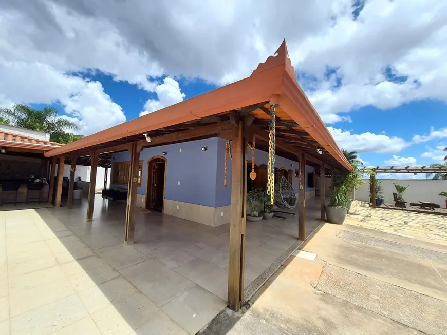 Foto 1 de Fazenda/Sítio com 3 Quartos à venda, 380m² em Solar do Madeira, Contagem