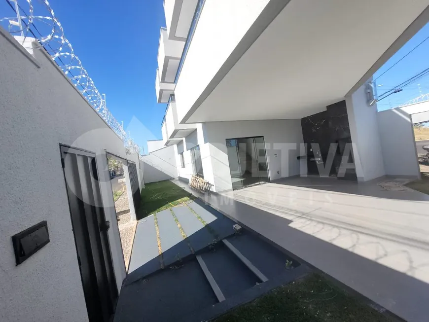 Foto 1 de Casa com 3 Quartos à venda, 164m² em Jardim Veneza, Uberlândia