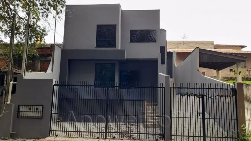 Foto 1 de Casa com 3 Quartos à venda, 198m² em Champagnat, Londrina