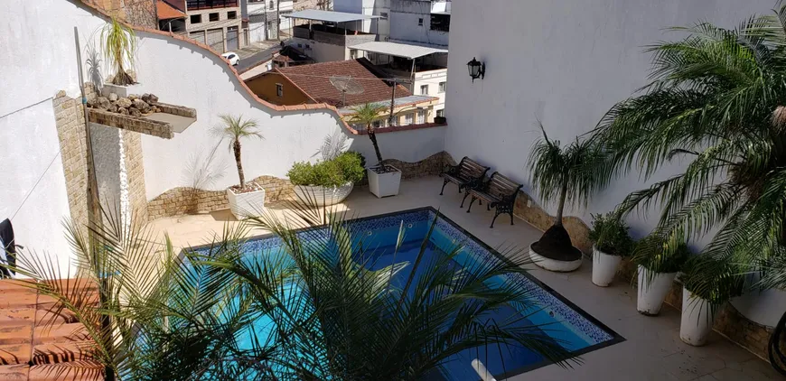 Foto 1 de Casa com 3 Quartos à venda, 338m² em Alto dos Passos, Juiz de Fora