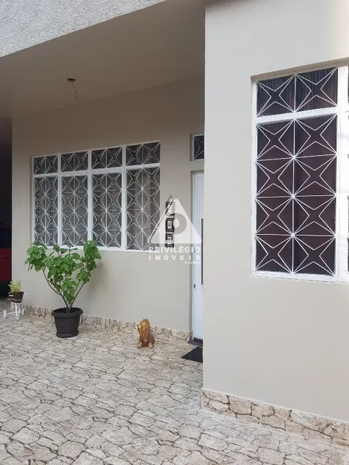 Foto 1 de Casa com 4 Quartos à venda, 220m² em Vila Oito De Maio, Duque de Caxias