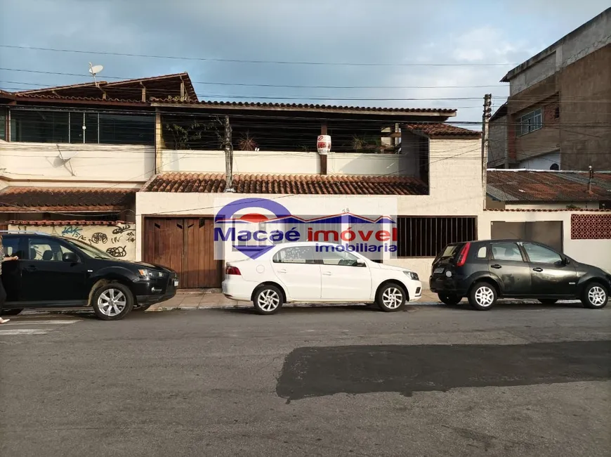 Foto 1 de Casa com 4 Quartos à venda, 245m² em Centro, Macaé