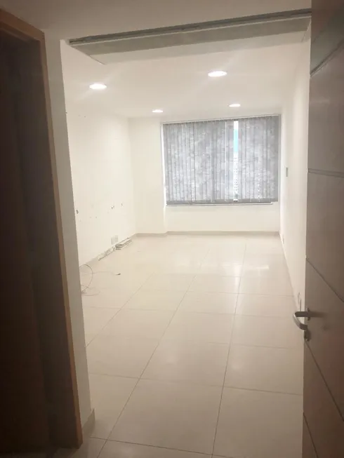 Foto 1 de Sala Comercial para alugar, 22m² em Barra da Tijuca, Rio de Janeiro