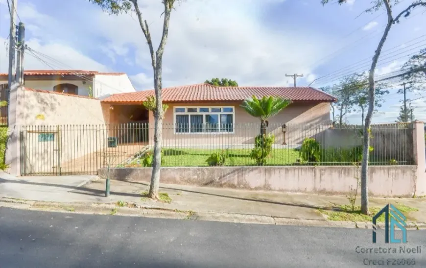 Foto 1 de Casa com 4 Quartos à venda, 210m² em Bacacheri, Curitiba