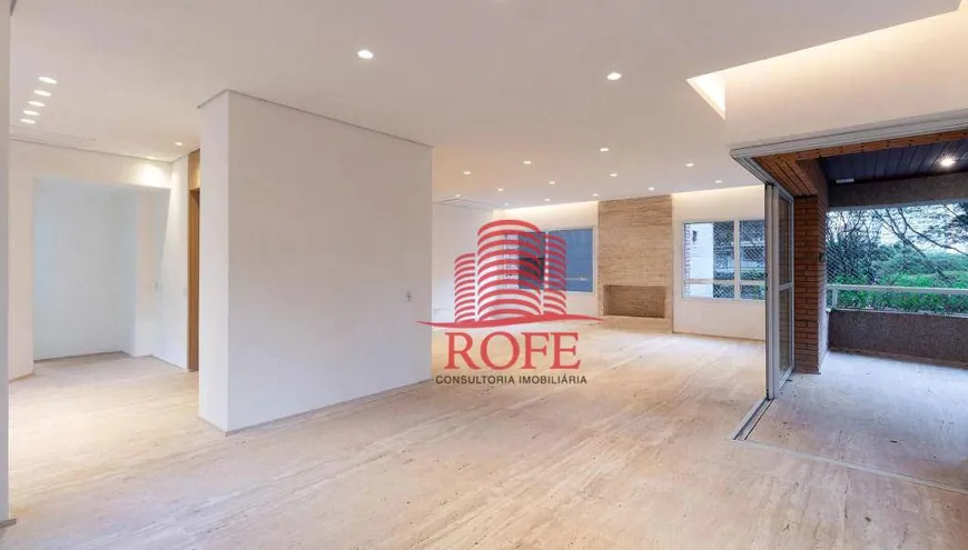 Foto 1 de Apartamento com 3 Quartos para alugar, 248m² em Moema, São Paulo