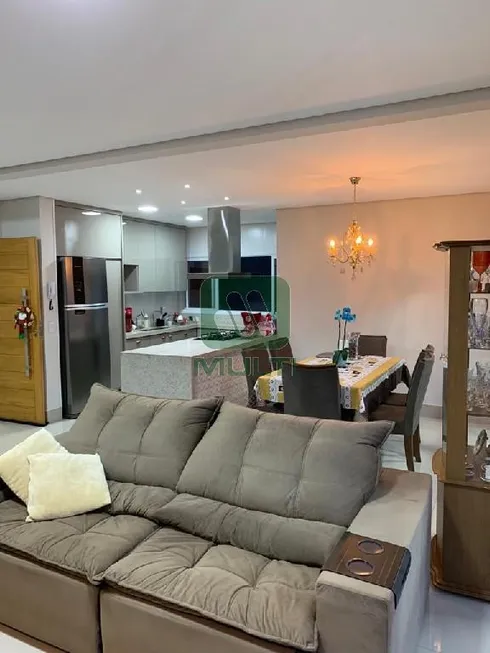 Foto 1 de Casa de Condomínio com 4 Quartos para alugar, 142m² em Granja Marileusa , Uberlândia