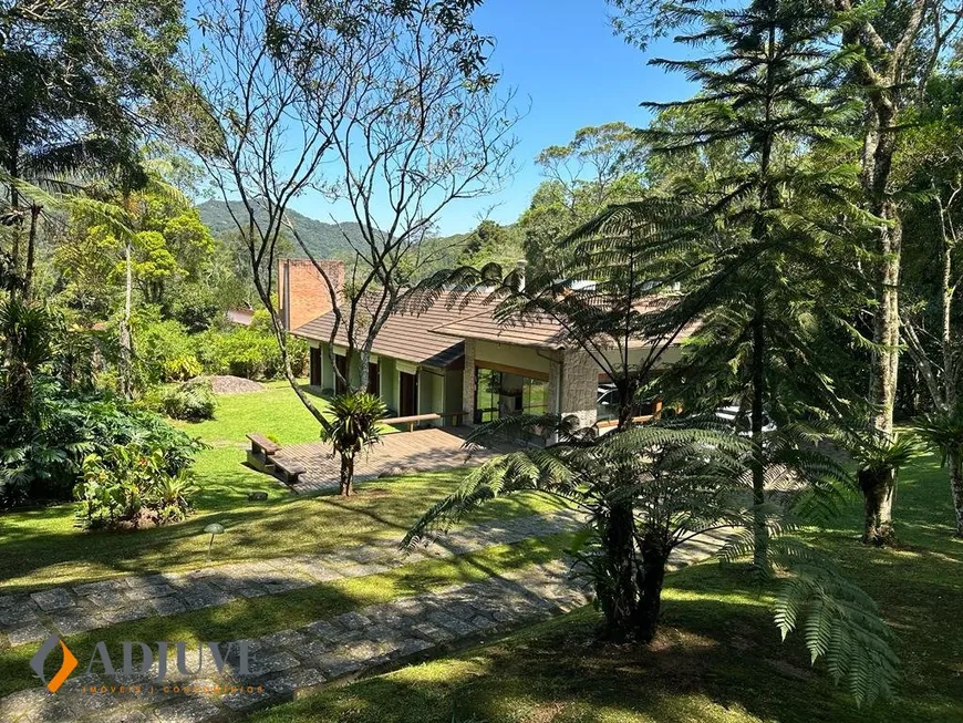 Foto 1 de Casa com 5 Quartos à venda, 190m² em Fazenda Inglesa, Petrópolis