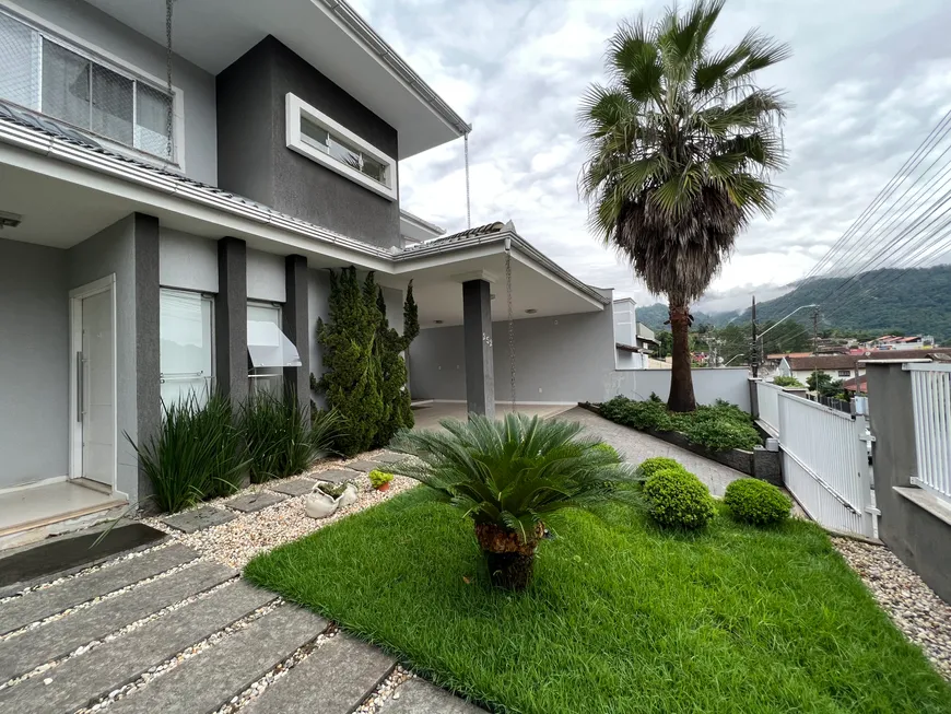 Foto 1 de Casa com 3 Quartos à venda, 220m² em Jaraguá Esquerdo, Jaraguá do Sul