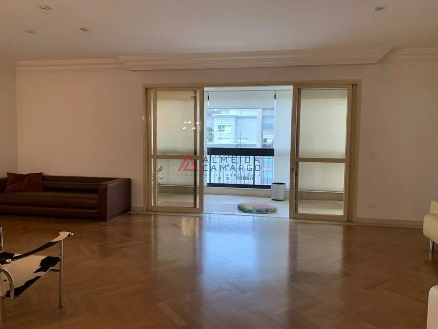 Foto 1 de Apartamento com 3 Quartos à venda, 208m² em Itaim Bibi, São Paulo