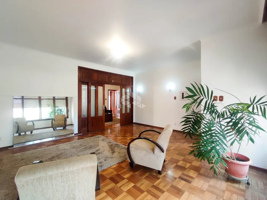 Foto 1 de Casa com 4 Quartos à venda, 290m² em Vila Ipiranga, Porto Alegre